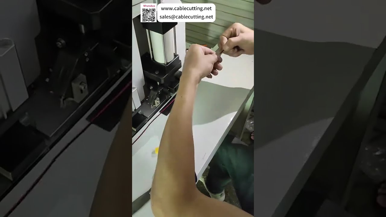 Multi Core Ribbon Cable Splitting Cutting and Stripping Machine For High Standard Output - Video